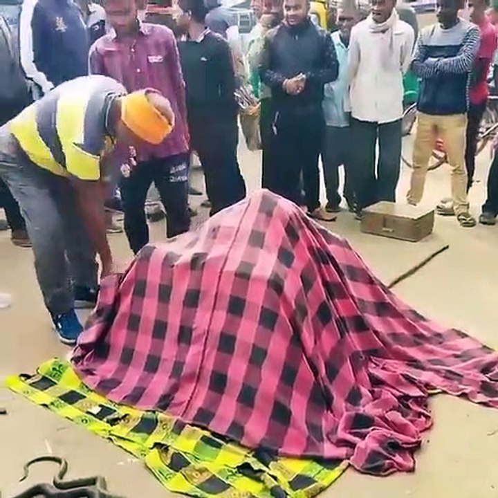 جادوگر نے سب کے سامنے انسان بنا دیا، جادوگر کی خوفناک طاقت تمام تماشائی خوف میں مبتلا