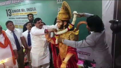 प्रतियोगिता से पहले बाडी बिल्डरों ने दिखाए जलवे