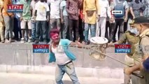 Uttar Pradesh News : वाराणसी में मणिकर्णिका घाट पर हुड़दंग करते युवक की पिटाई