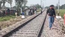 हाथरस: ट्रेन की चपेट में आने से मासूम बच्ची की हुई दर्दनाक मौत