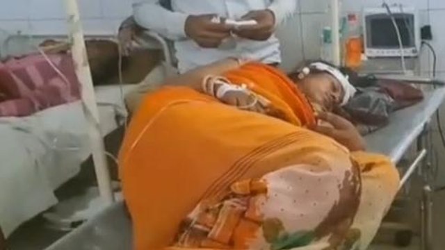 शिवपुरी: तेज रफ़्तार बाइक से गिरी महिला, सिर में आई गंभीर चोट