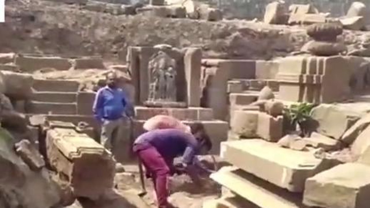 सीहोर: पुरातत्व विभाग को खुदाई के दौरान मिली चार भुजा वाली मां पार्वती की प्रतिमा..