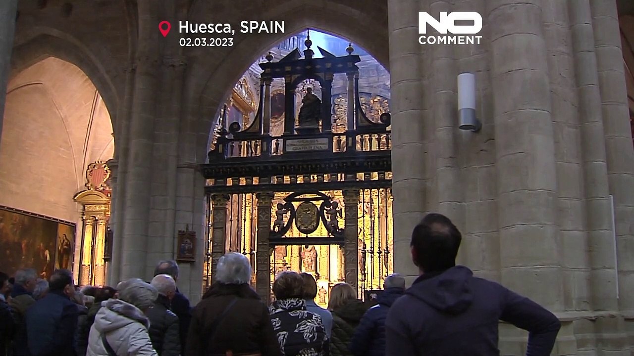 Magische Lichter: Equinox erleuchtet Marienstatue in Huesca in Spanien