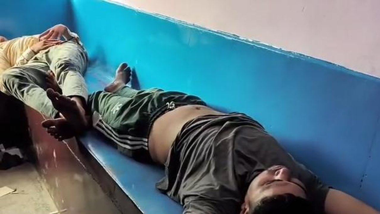 लखीमपुर खीरी: चीनी की बोरियों का चट्टा गिरने से नीचे दबे चार मजदूर, एक की मौत, 3 घायल