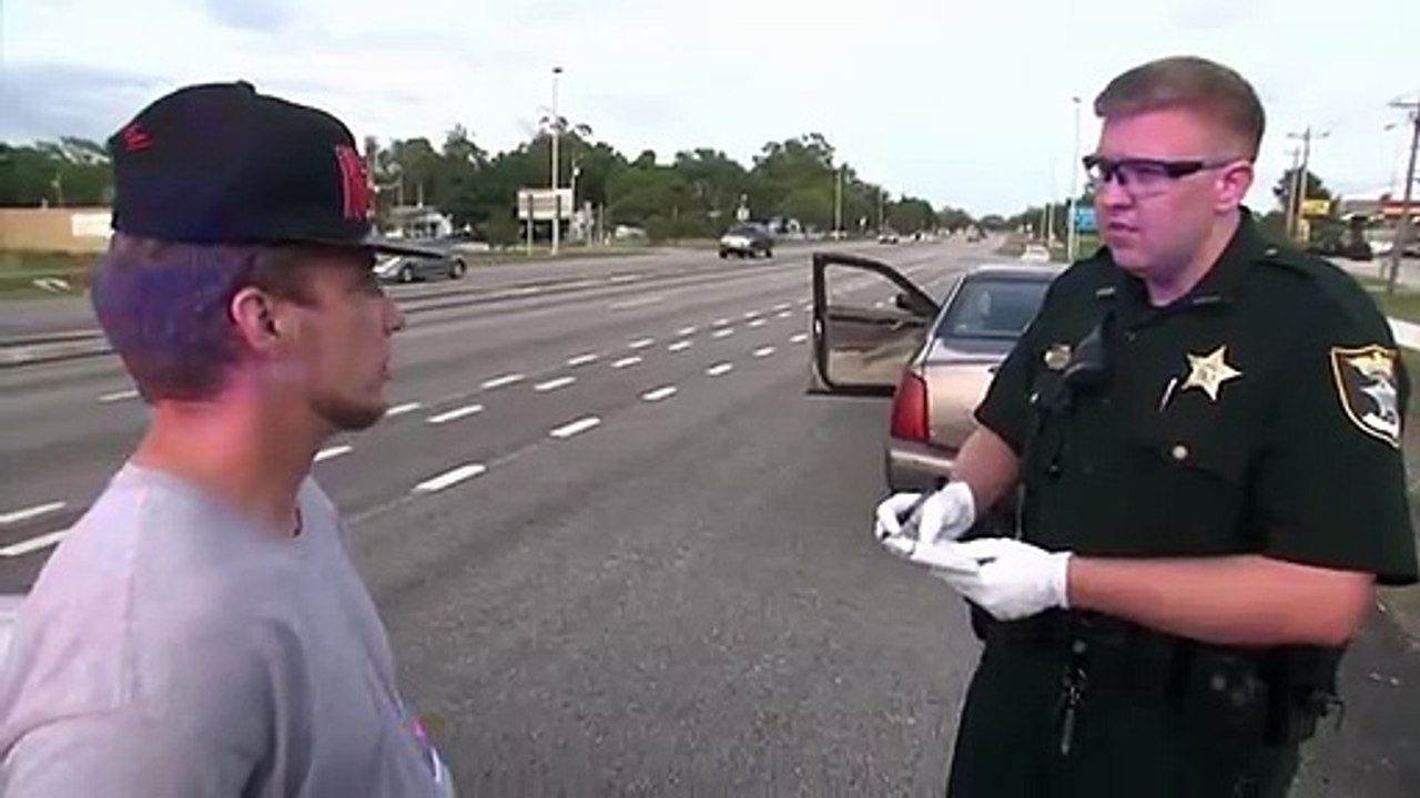 Cops - Se32 - Ep10 - Front Seat Fumble HD Watch