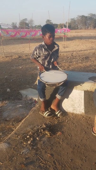Adivasi लोगों का  Festival मे Nagada baja तैयारी