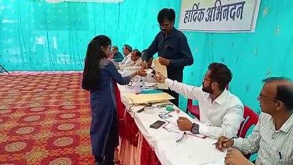 लॉटरी में अपने नाम की निकली पर्ची तो छा गई खुशी