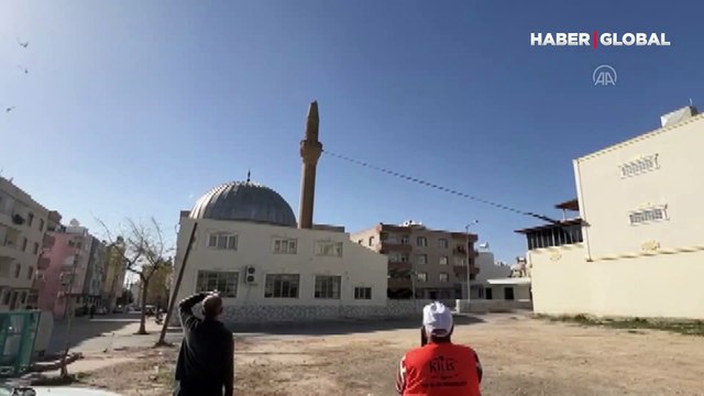 Depremde hasar gören minare kontrollü böyle yıkıldı