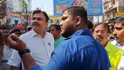 Railway police could not remove hawkers