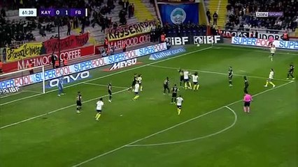 Süper Lig : Fenerbahçe grapille son retard sur Galatasaray