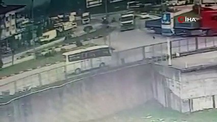 Zonguldak'ta tırın otomobille çarpışma anı kamerada