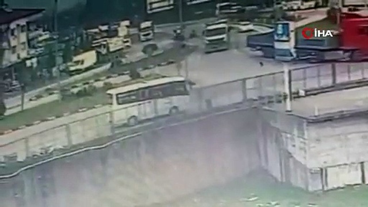 Zonguldak'ta tırın otomobille çarpışma anı kamerada