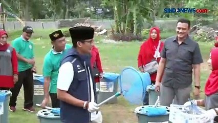 Menparekraf Panen 300 Kg Ikan Lele Bersama Warga Cakung