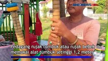 Unik! Alat Tumbuk Pedagang Rujak Bebek ini Bikin Pembeli Salfok, Tingginya 1 Meter Lebih