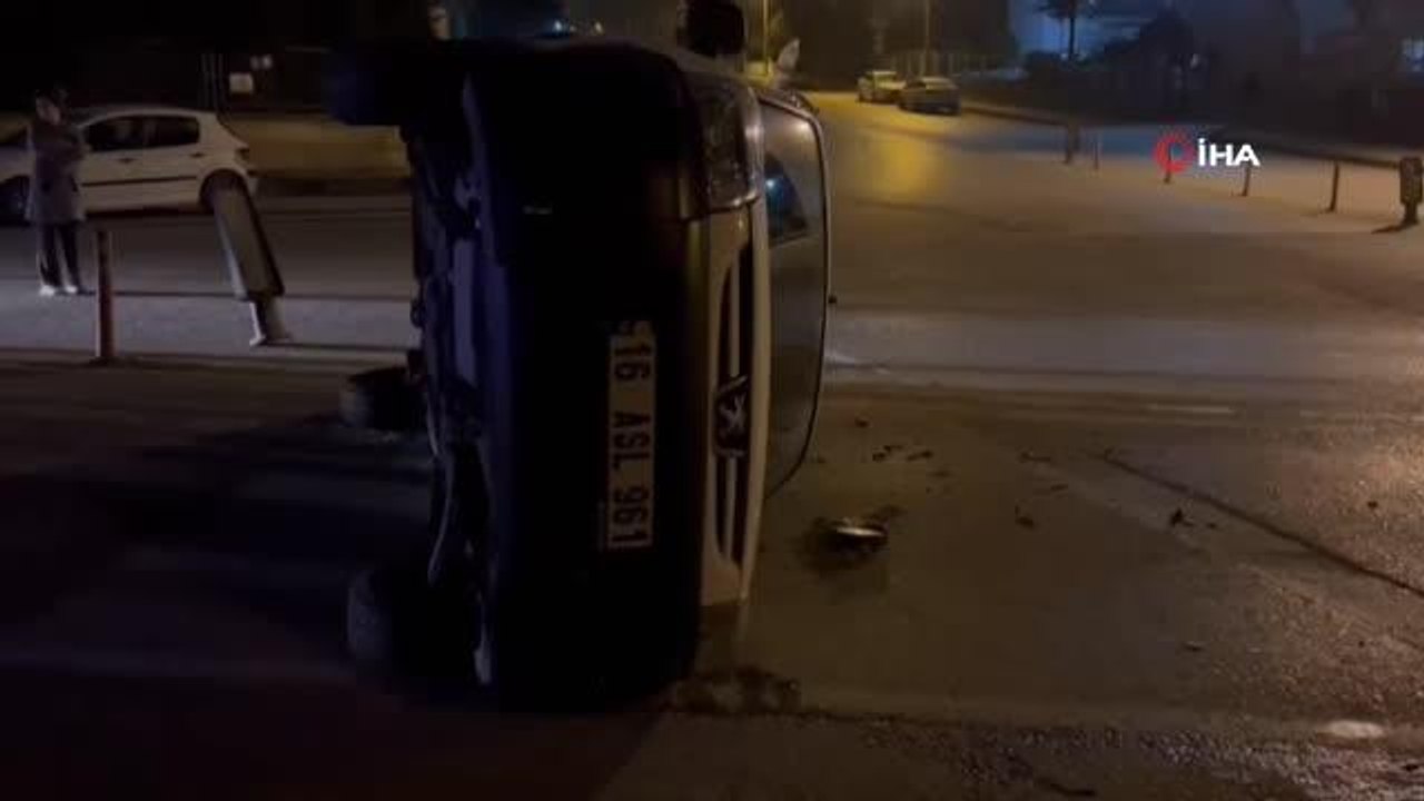 Otomobil ile çarpışan hafif ticari araç devrildi: 1 yaralı