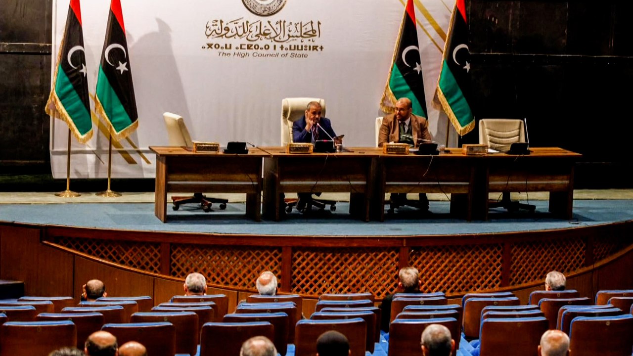 انقسام فاقتتال يولد أزمة سياسية.. ما تفاصيل الخلاف في ليبيا؟