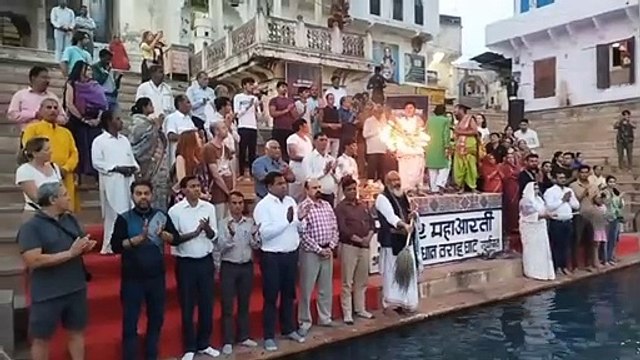 पुष्कर में महाआरती से गूंजे सरोवर के घाट