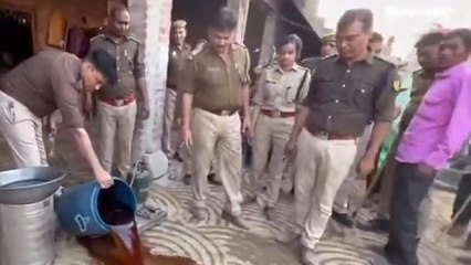 अमरोहा:होली की तैयारी को लेकर आबकारी विभाग अलर्ट,छापेमारी कर पकड़ी 180 लीटर शराब