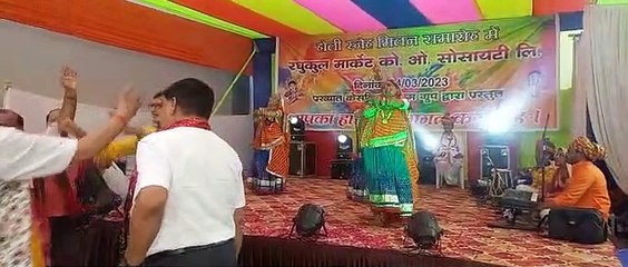SURAT VIDEO: होळिया में उड़े रे गुलाल...