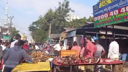 వరంగల్ ఈస్ట్ : రోడ్లపైనే మాంసం అమ్మకాలు.. పట్టించుకునేది ఎవరు