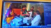 SURAT VIDEO/ जौहरी की दुकान से ऐसे महिलाएं ऐसे उड़ा ले गई चांदी की पायल, देखे वीडियो