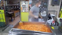 Amazing street food master!! Tteokbokki, gimbap, fish cakes - Korean street food