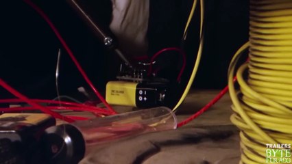 How To Blow Up A Pipeline (Como Explodir um Oleoduto, 2023) | Trailer Legendado