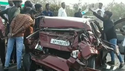 కామారెడ్డి జిల్లాలో ఘోర రోడ్డు ప్రమాదం.. ఇద్దరు స్పాట్ డెడ్