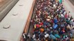 SURAT VIDEO : उधना स्टेशन पर जान जोखिम में डालकर होली मनाने उत्तर भारत जा रहे यात्री