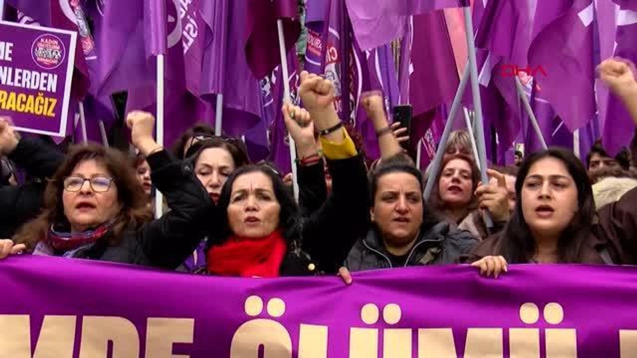 KADIKÖY'DE KADINLAR 8 MART ÖNCESİ TOPLANDI
