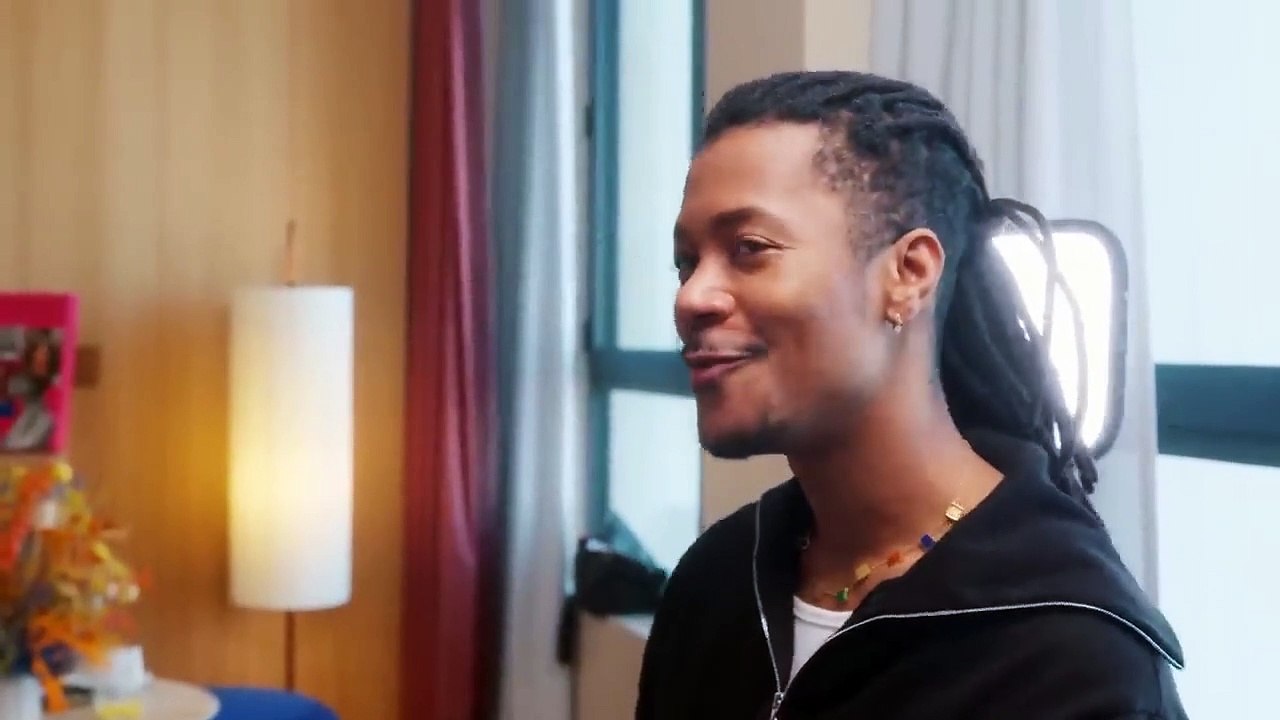 Adèle Exarchopoulos se prépare pour le défilé Marcia à la Fashion Week de Paris | Vanity Fair France