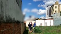 Homem em surto sobe em telhado de escola no Cancelli