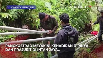 Kunjungi Intan Jaya, Pangkostrad dan Prajurit Komitmen Tingkatkan Kesejahteraan Warga Lokal