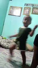 Anak Kecil Yang Kreatif Dan Aktif