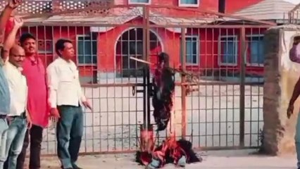 अररिया: सरकार के शिक्षक विरोधी नीति के खिलाफ नियोजित शिक्षकों ने किया धरना प्रदर्शन