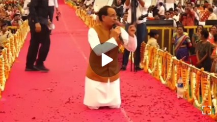 घुटने पर बैठकर CM शिवराज सिंह चौहान ने जन्मदिन पर की बड़ी घोषणा, बोले, अब बनाएंगे लाडली बहना सेना