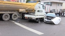 İstanbul’da kayan kamyon, öğrenci servisi ve 12 araca çarptı
