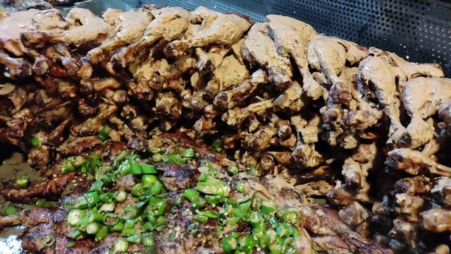 Best Chicken Tawa Piece Of Lahore Pakistan | Arif Chatkhara House | Pakistani Street Food In Lahore