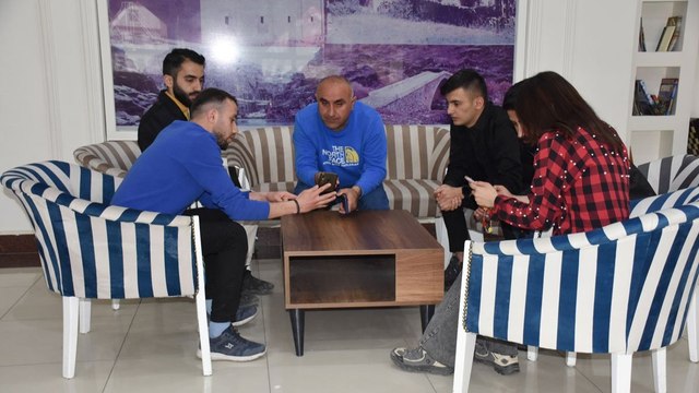 Depremde tesadüf hayat kurtardı: Yakacak odun ararken…