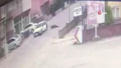 Otomobil motosiklete böyle çarptı: 2 yaralı