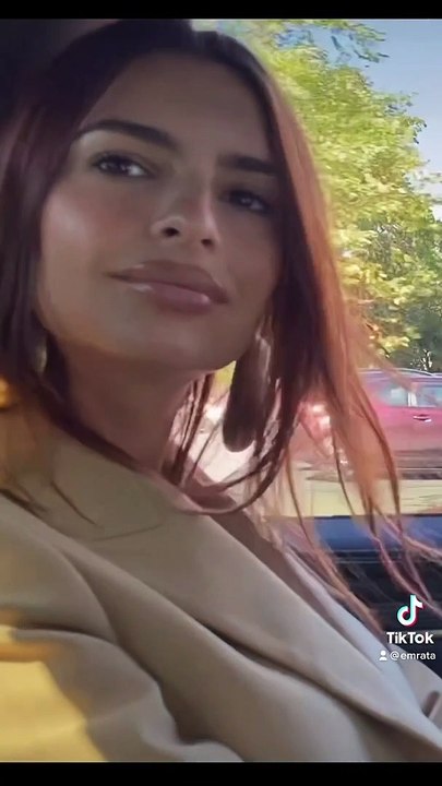 Emily Ratajkowski
