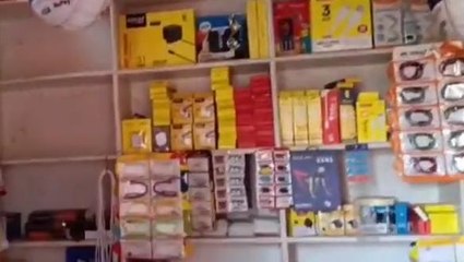 मुंगेर: खड़गपुर पुलिस गश्त की खुली पोल, हे भगवान मोबाइल दुकान में चोरी