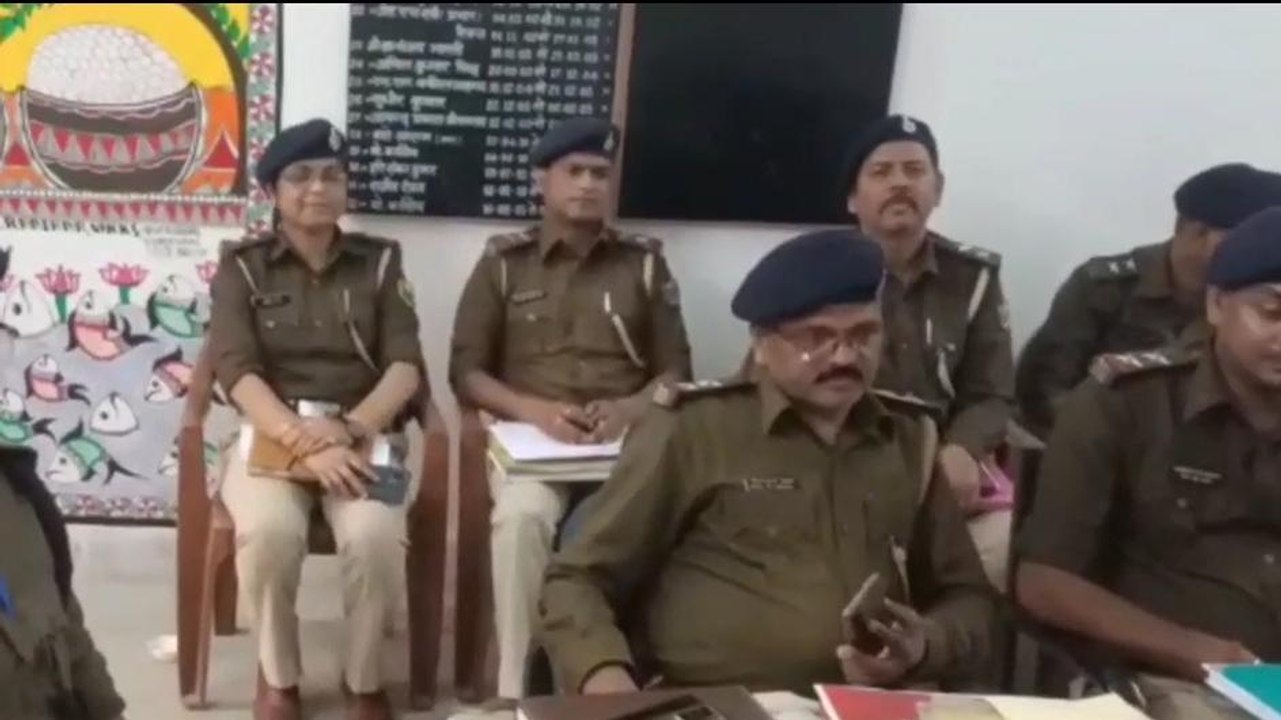 अररिया: एसडीपीओ ने क्षेत्र में अपराध नियंत्रण को लेकर पुलिस अधिकारियों की बैठक की
