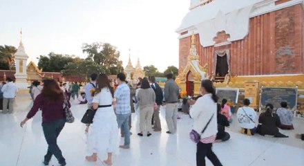 วันมาฆปุณณมี พุทธศาสนิกชนไหว้สักการะพระธาตุพนม รำลึก 48 ปี พบพระอุรังคธาตุในผอบทองคำ