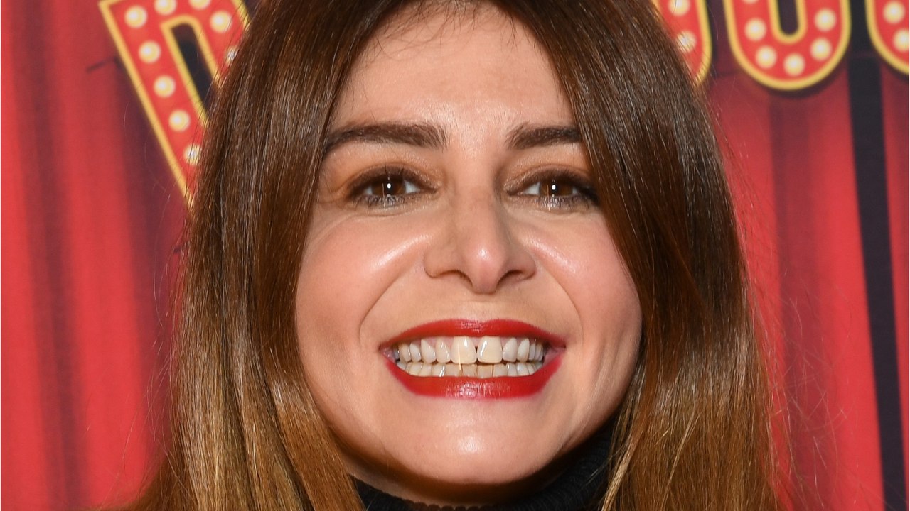 VOICI - Julie Zenatti : la Toile se mobilise pour aider le chat de la chanteuse en danger