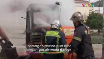 Massa Lempar Bom Molotov ke Polisi Berbalas Gas Air Mata