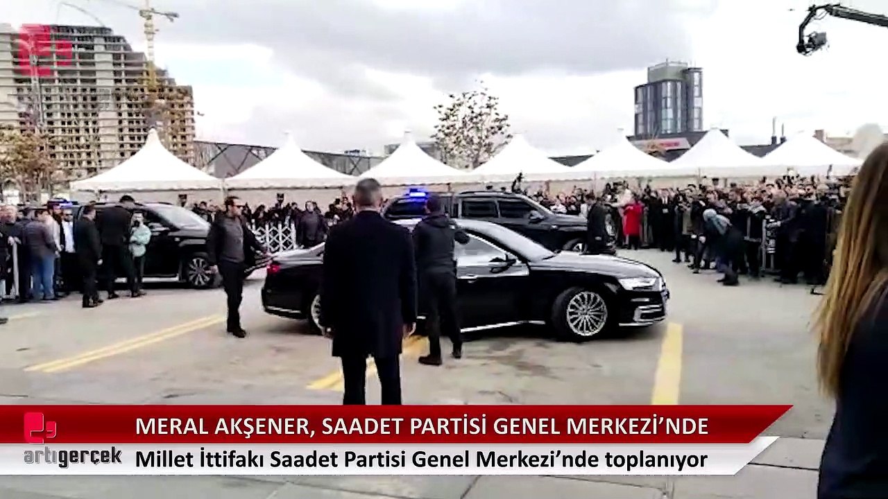 İYİ Parti Genel Başkanı Meral Akşener, Saadet Partisi Genel Merkezi'ne geldi