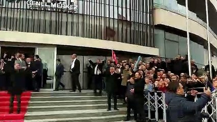 Saadet Partisi önünde sloganlar