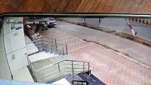 मॉर्निंग वॉक पर निकली महिला पर हमला कर लूट, सामने आया हैरान कर देने वाला वीडियो