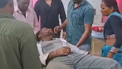 Скачать видео: शिवपुरी: तेज रफ्तार बाइक अनियंत्रित होकर फिसली,महिला और युवक घायल